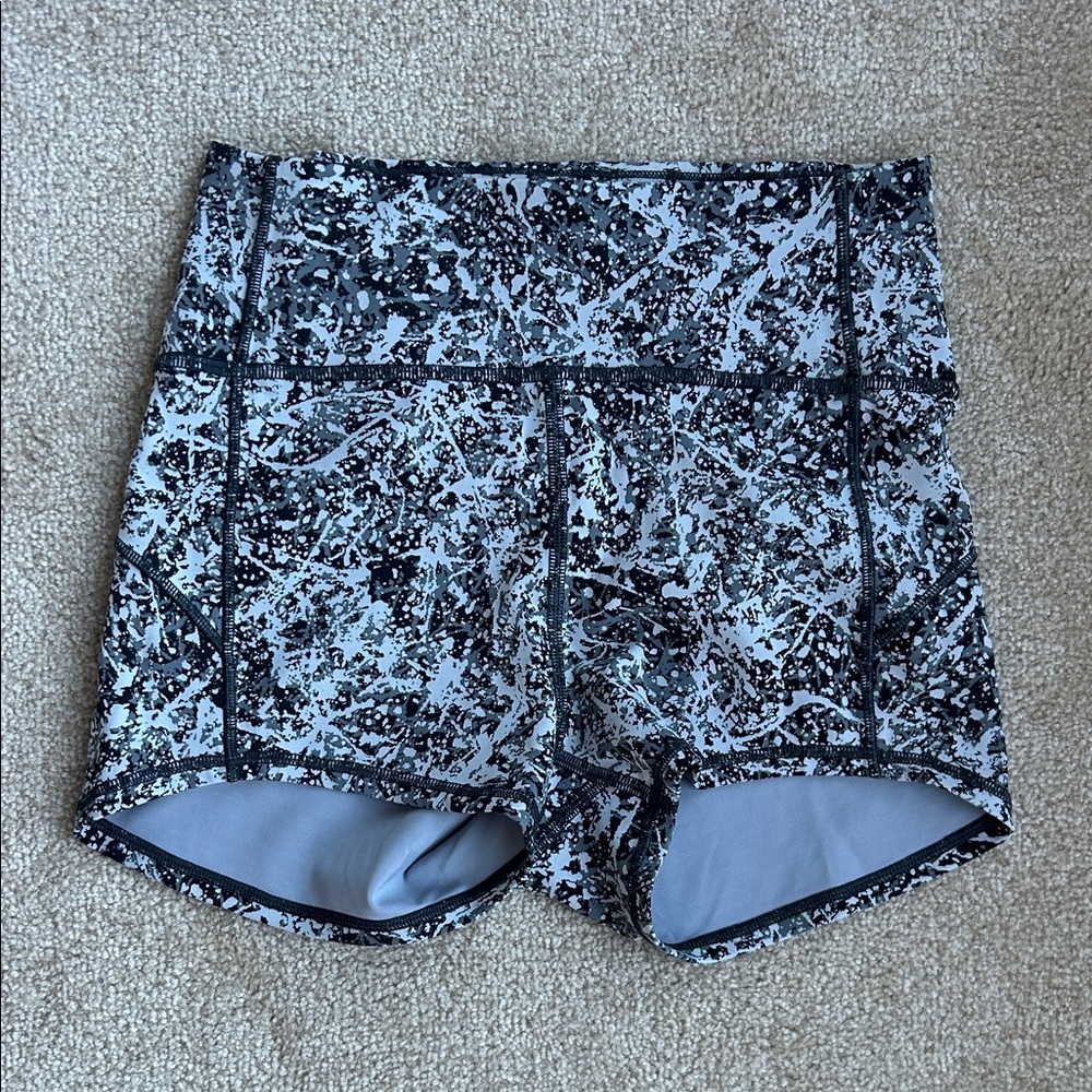 Lululemon In Movement 2.5” bike shorts grey and black abstract print Womens 6